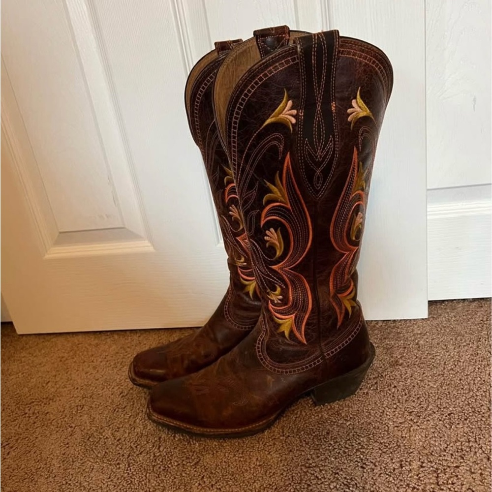 Women’s Ariat Brown Leather Cowboy Boots with Embroidered Design